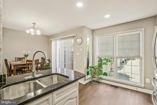 Building Photo - 2430 Garnett Dr