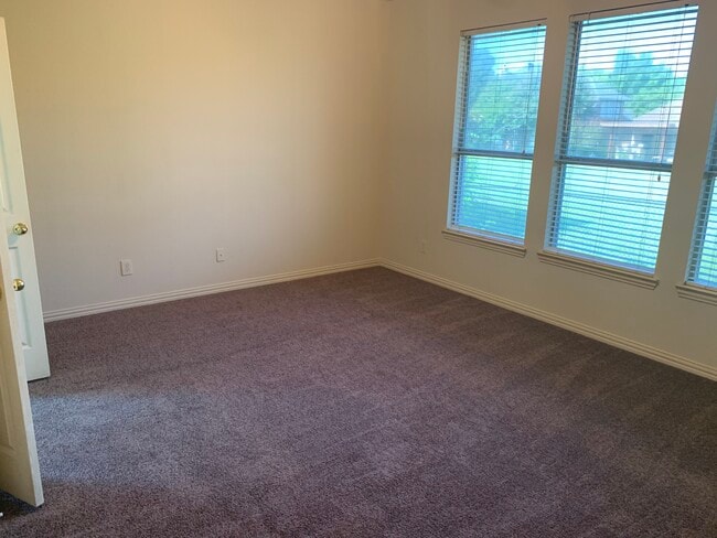 3rd room - 6009 Wilmington Dr
