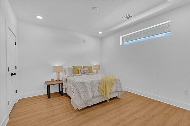 Building Photo - 4704 Sunset Trail