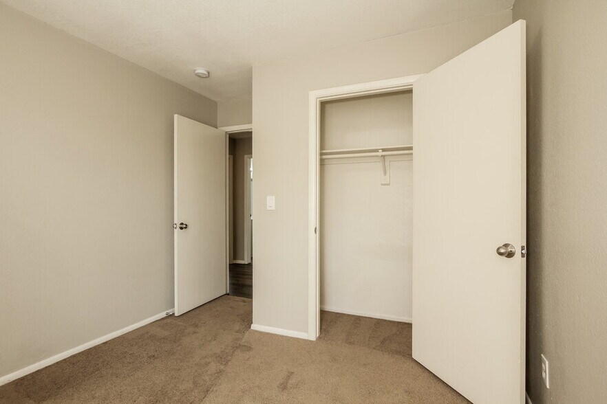 Building Photo - 6529 N 74th Dr