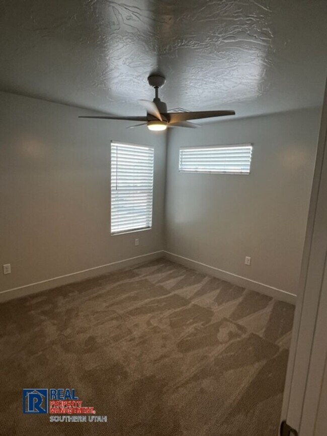 Building Photo - 4 Bedroom Home in Desert Canyons