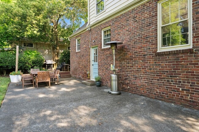 Building Photo - 3bd/2ba Two-Story Home in Durham Only 1 Mile from Downtown!