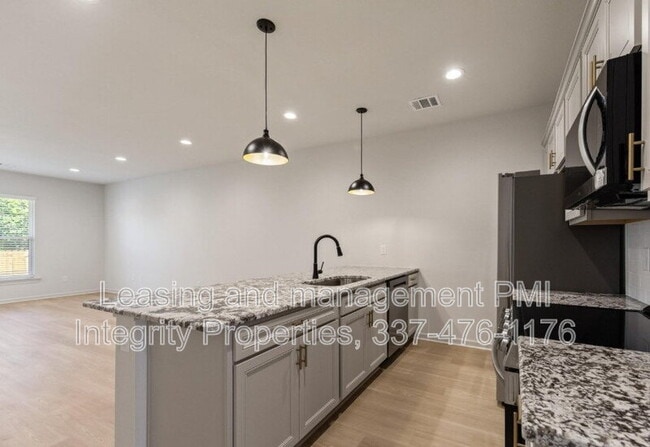 Building Photo - 606 Guillot Rd