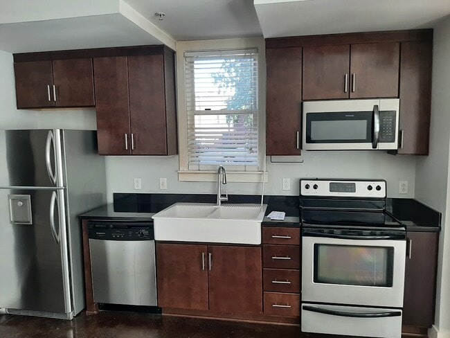 Building Photo - 510 Madison St