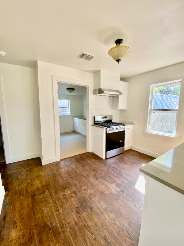 Building Photo - 414 Orange Ave