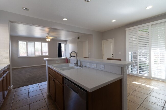 Building Photo - Mountain House-A Commuter's Dream!