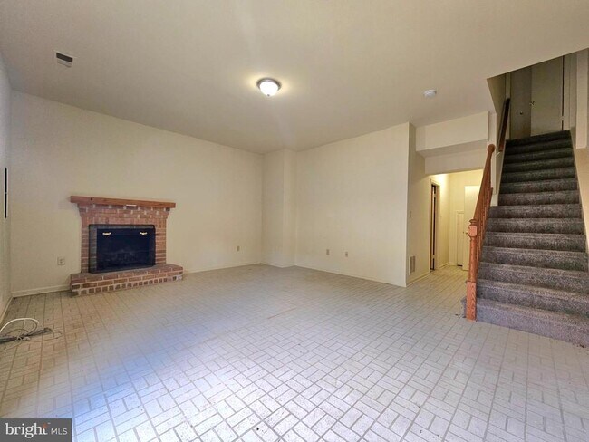 Building Photo - 4719 Gainsborough Dr