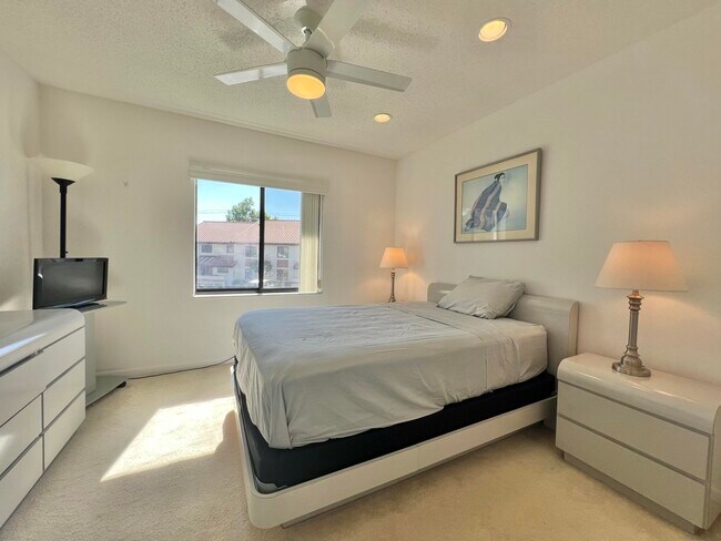 Building Photo - 10756 Bahama Palm Way