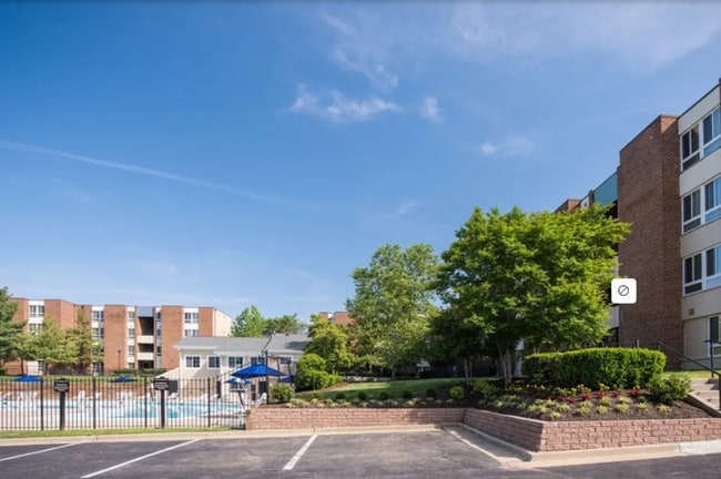 Building Photo - Spacious One Bedroom Apartment Home Availa...