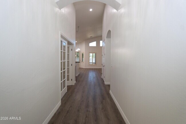 Building Photo - 852 E Rawhide Ct