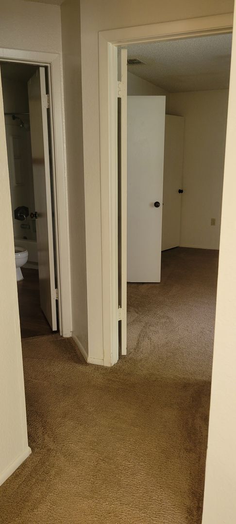 Building Photo - Landing - 621-204