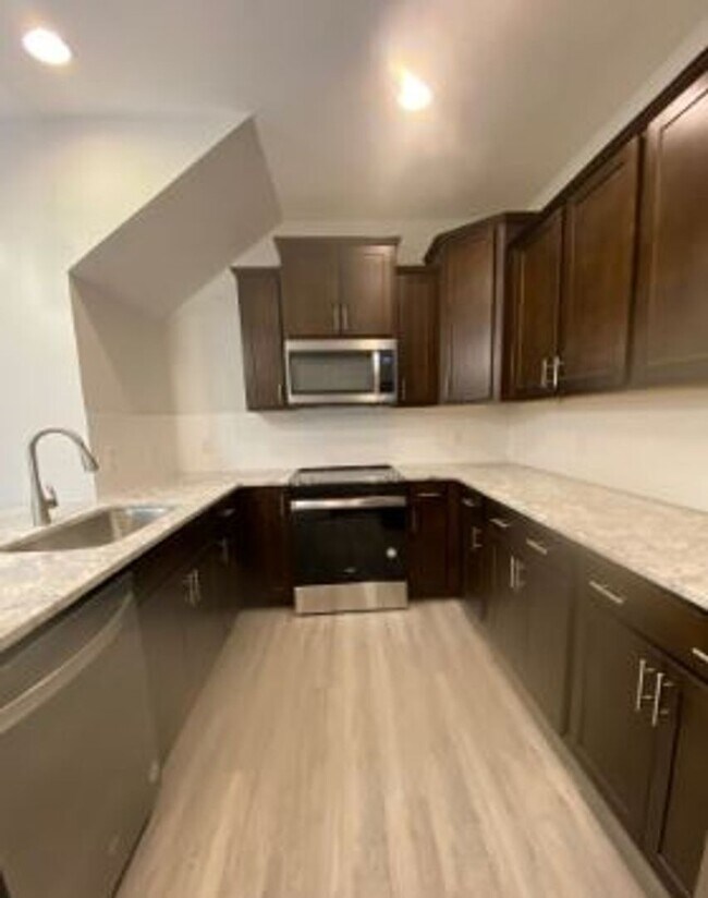 Building Photo - 139 Danbury Ct