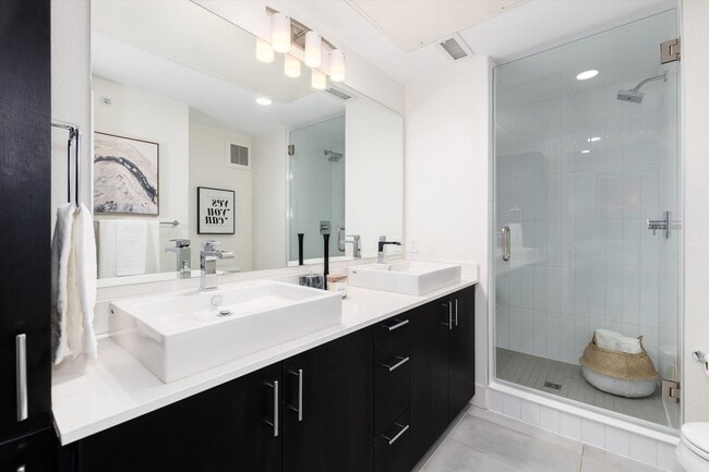 Building Photo - Beautiful West Wash Park home available NOW!