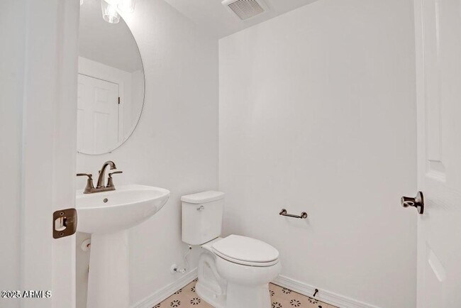 Building Photo - 3 Bedroom 2.5 Bathroom North Creek Home in Queen Creek