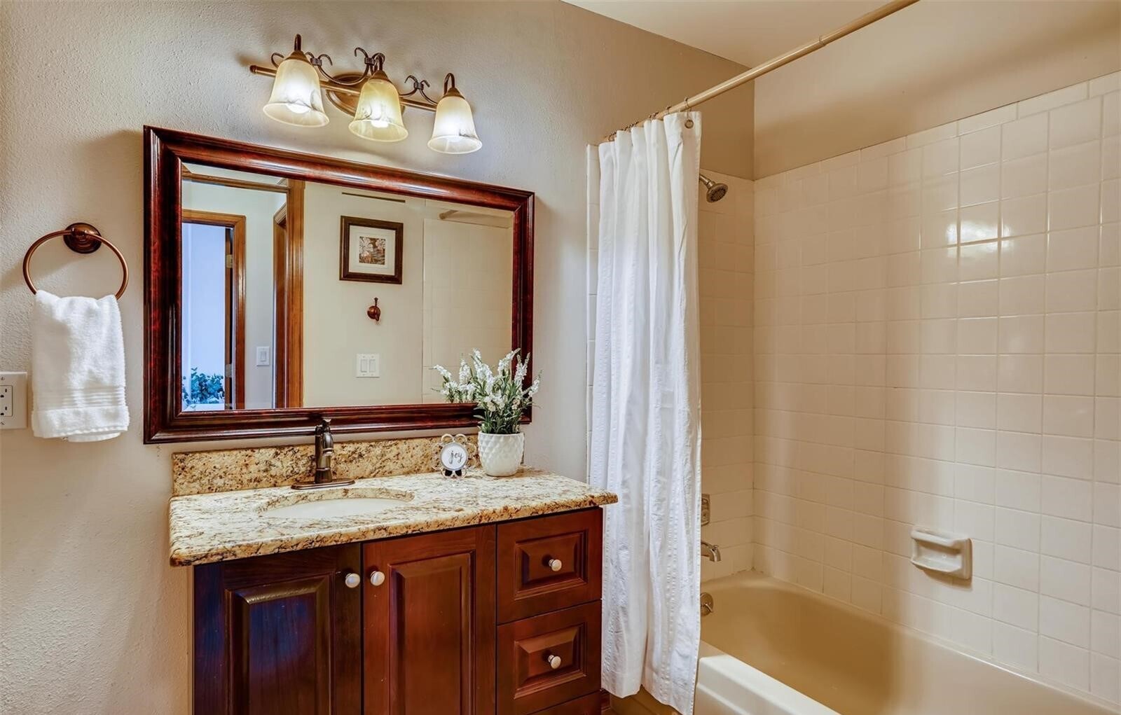 2nd bathroom upstairs - 4226 S Granby St