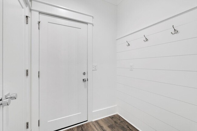 Building Photo - 609 Lee St