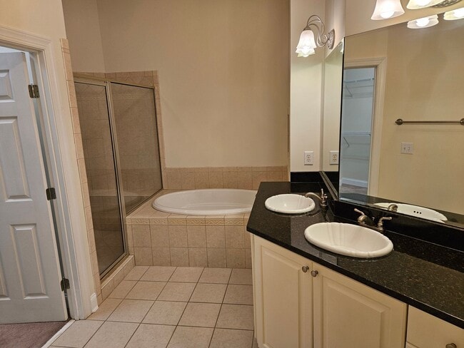 Building Photo - Beautiful 3 Bedroom 2 bath Home in Hampste...
