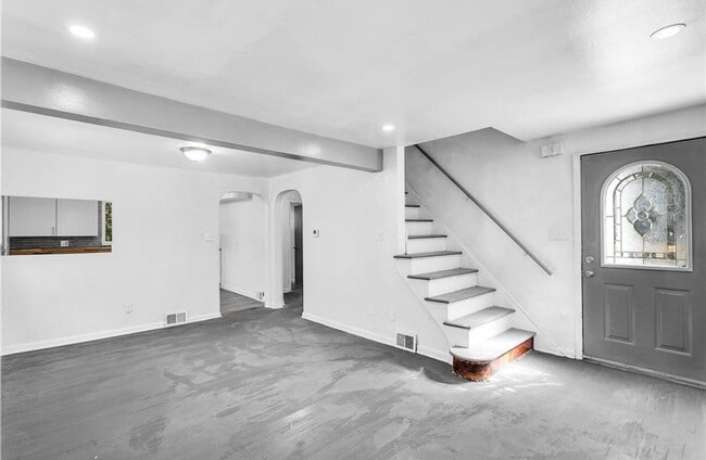 Building Photo - 3111 Mary St