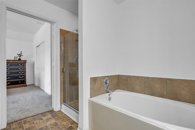 Building Photo - 16718 Warbler Dr