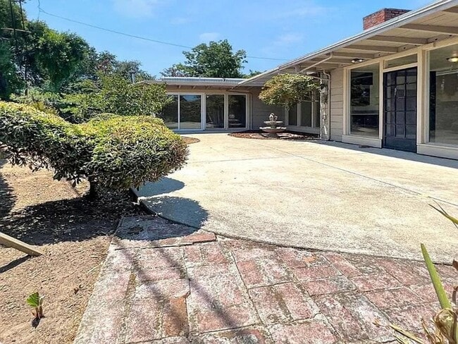 Building Photo - Charming 3BR House in Stockton
