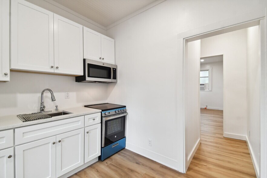 Building Photo - 215 S Howard Ave