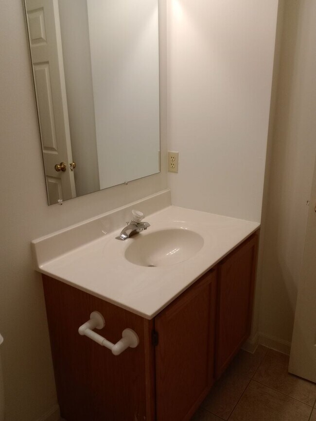 Building Photo - 210-210 Nikki Way