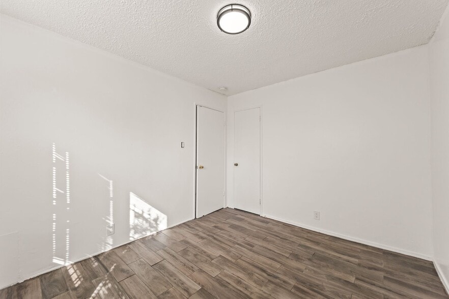 Building Photo - 956 E Imperial Hwy