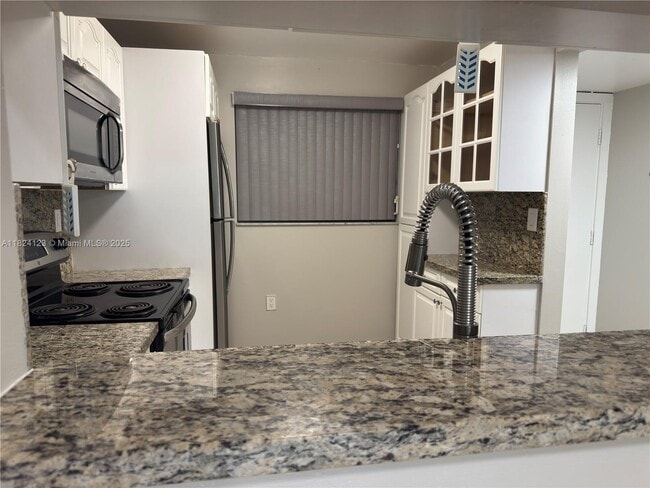 Building Photo - 10865 SW 112th Ave