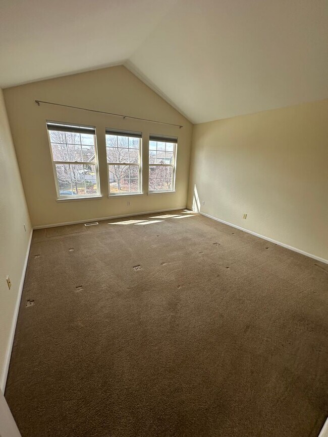 Building Photo - Beautiful Home in Windsor!