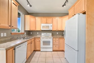 Building Photo - 2131- 2133 Yew Street