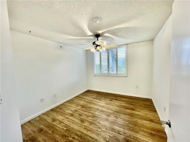 Building Photo - 1200 Scotia Dr