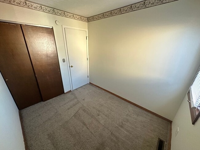 Building Photo - Incredibly Updated Large 4 Bedroom House!