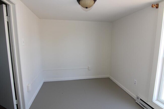 Building Photo - 76 Chestnut St