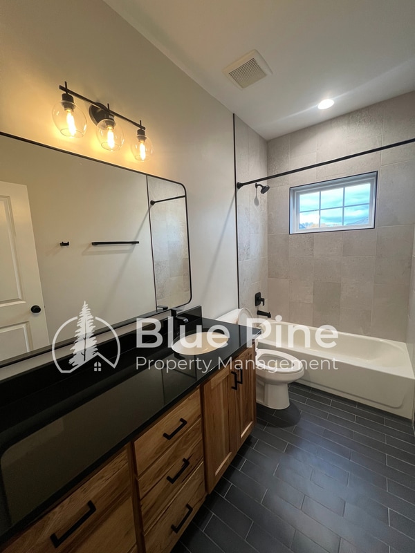 Building Photo - 1104 Cypress Loop