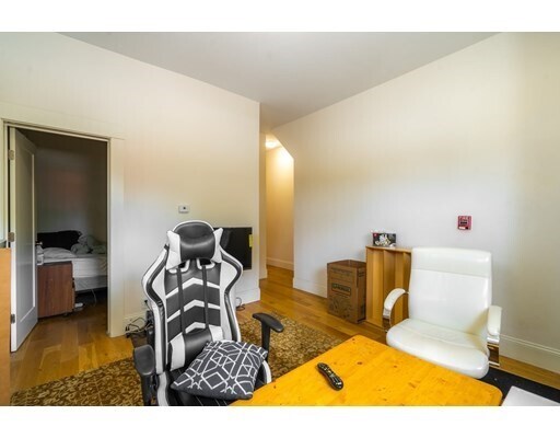 Building Photo - 565 Somerville Ave