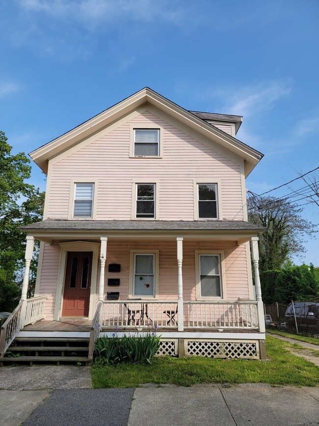 Primary Photo - 28 Hope St