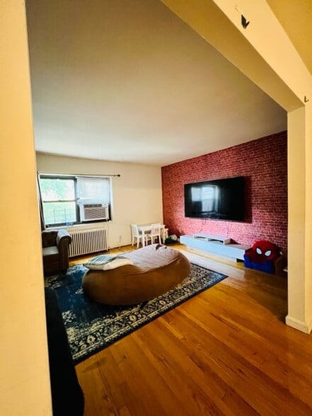 Primary Photo - 403 Park Ave