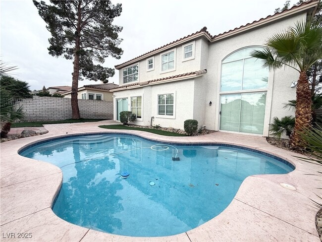 Building Photo - 136 Ultra Dr