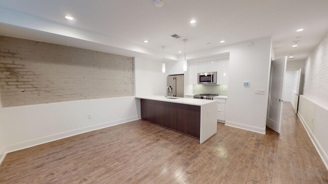 Building Photo - U Street Corridor Two Bedroom For Rent! Pe...