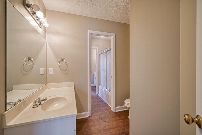 Building Photo - Freshly Renovated 2 BR, 2.5 BA Townhome Ce...