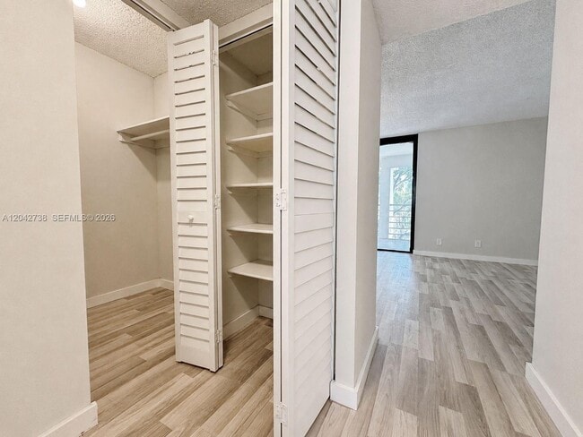 Building Photo - 20200 W Country Club Dr