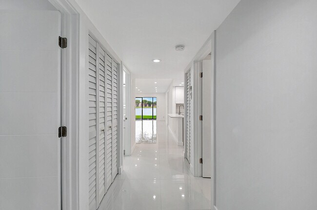 Building Photo - 15378 Lakes of Delray Blvd