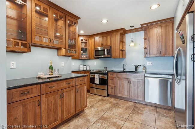 Building Photo - 2739 Lakeridge Ave