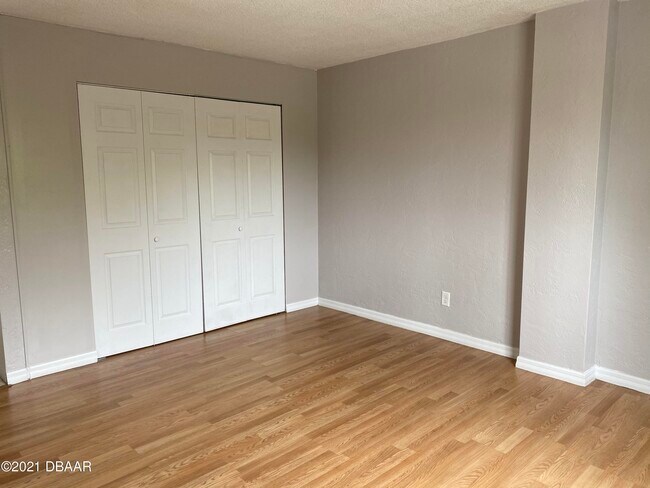 Building Photo - 732 N Halifax Ave