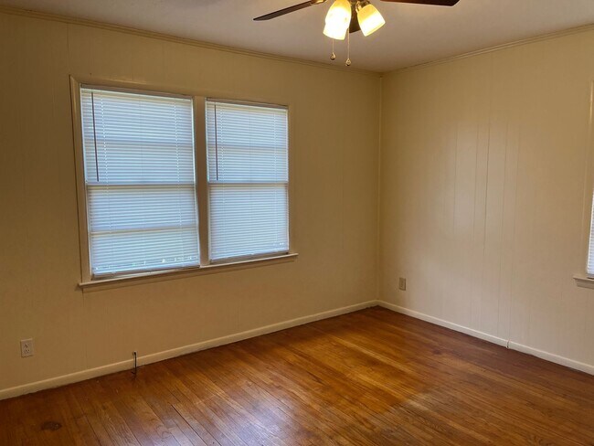 Building Photo - 3BR/1BA off Shed Road in Bossier City