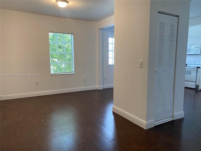 Building Photo - 577 NE 62nd St