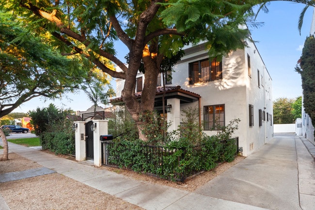 Front of Building - 1120 Poinsettia Dr