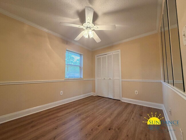 Building Photo - Stunning 3 Bedroom Home in Valparaiso with In-ground pool!