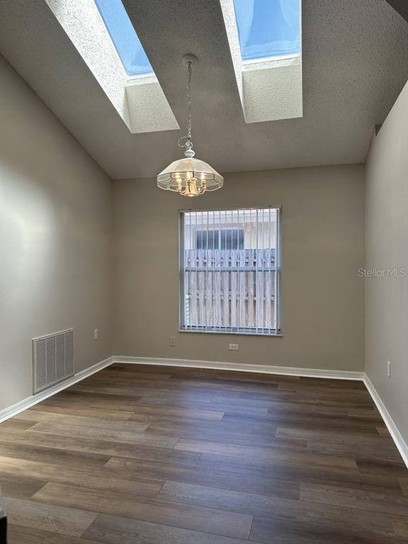 Building Photo - 8928 Southbay Dr