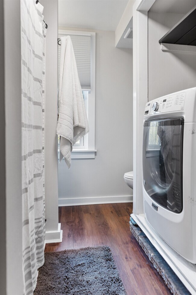 Building Photo - 33 Exeter Rd